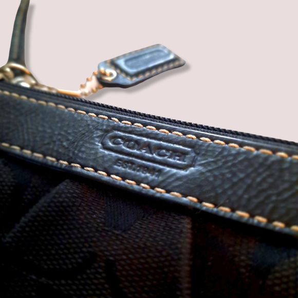 Coach Wristlet - Picture 4 of 6